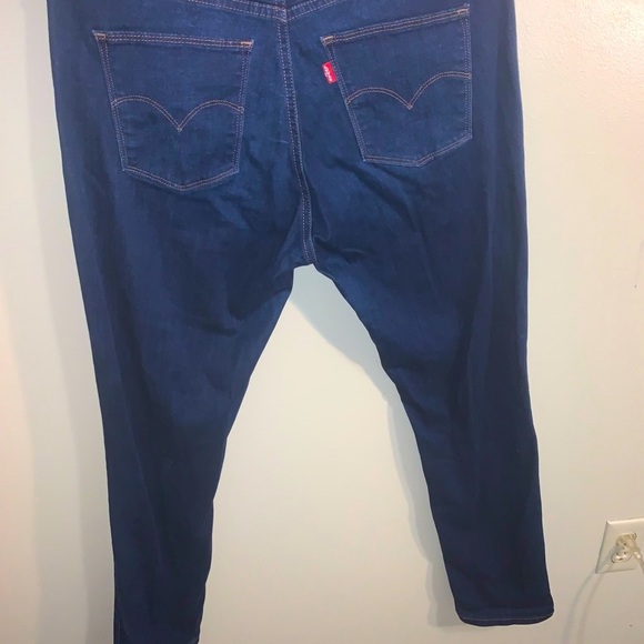 Levi’s Woman’s Slimming Skinny Jeans - Picture 4 of 6